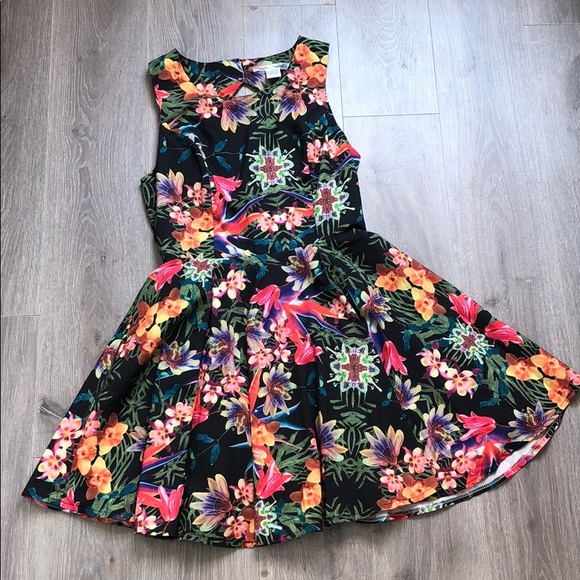 Sans Souci Dress - Picture 4 of 11